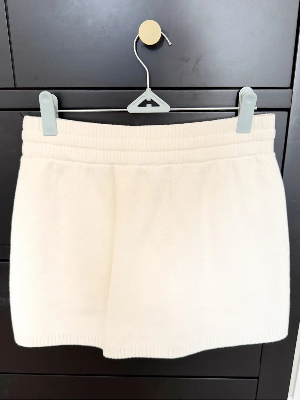 ALO Yoga Ivory Scholar Knit Cargo Skirt